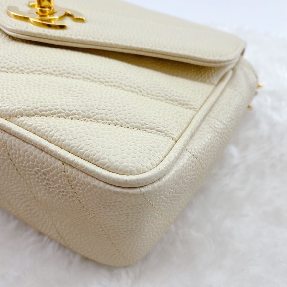 Chanel Cream Vintage Caviar Leather V Stitch Shoulder Bag - Picture 12 of 16